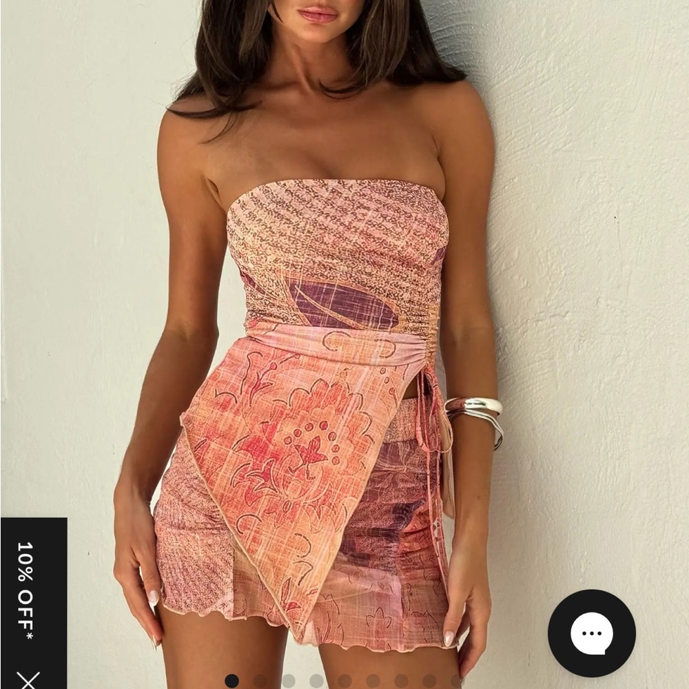 Cute new set!!! It’s a two piece skirt and shirt brand new